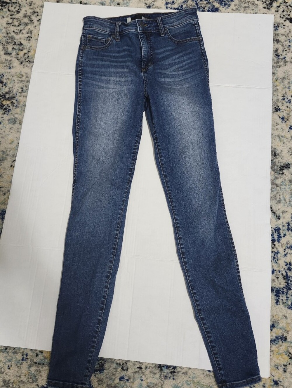 Kut from the Kloth Skinny Jeans in Medium Blue Wash